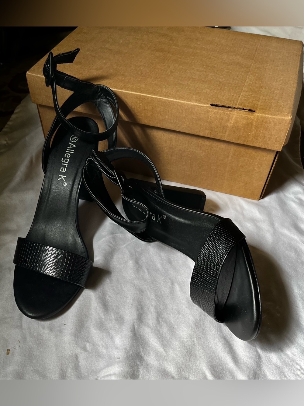 BLACK! ALLEGRA K~4” CHUNKY HEELS~10